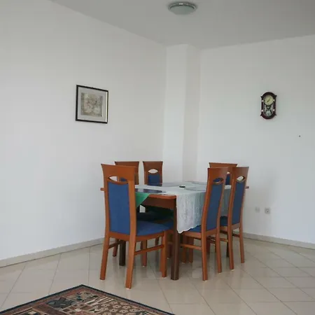 With A Parking Space Stranici, - 7105 *